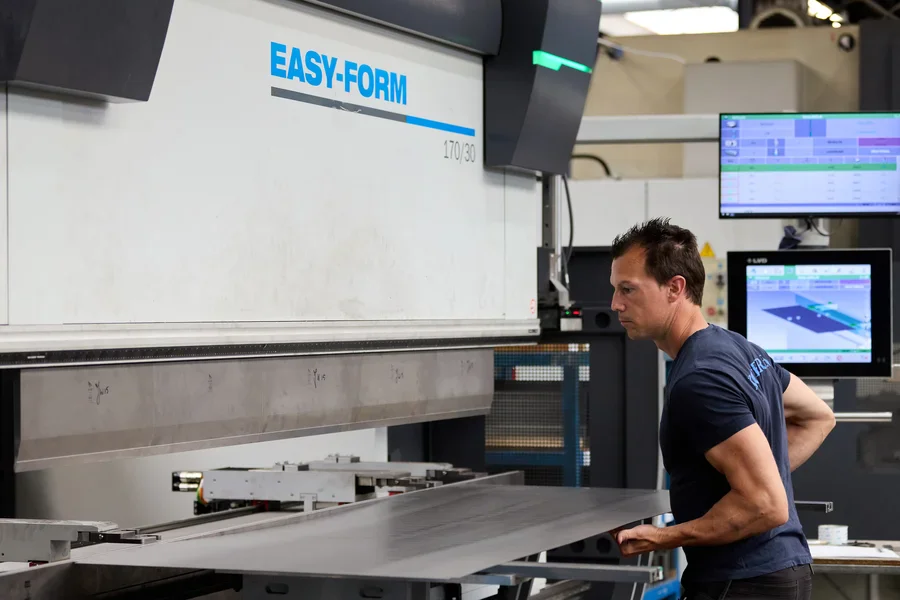 Zetten op onze CNC-kantbank
